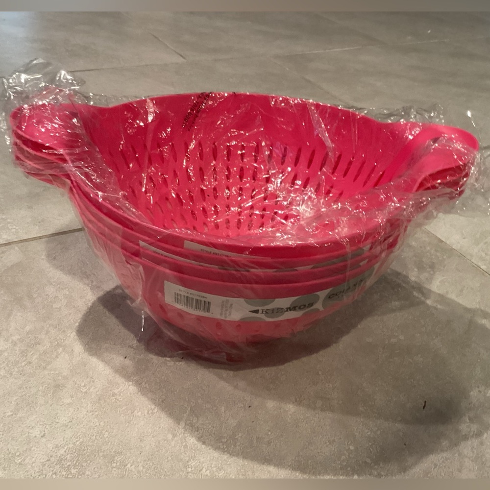 New Pack of 4 Kizmos 3 Qt. Plastic Colanders, Pink